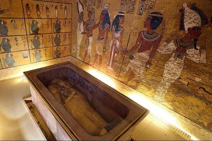 Cairo : 9- Day package (6-night Nile Cruise with Hot air balloon)