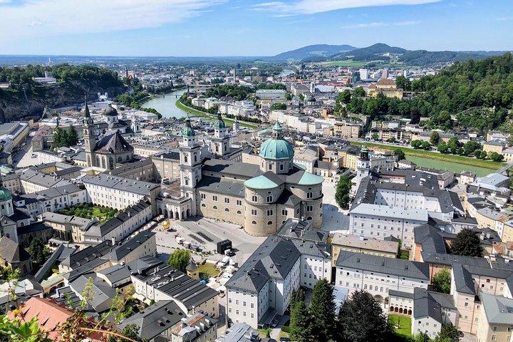 Private Scenic Transfer from Prague to Salzburg with 4h of Sightseeing