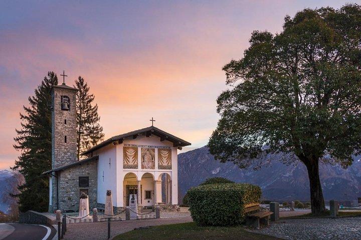 Lake Como trekking private guided tour, from Milan