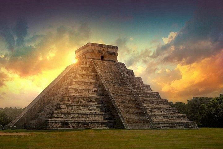 Private Chichén Itza Tour with Cenote Xunáan & Valladolid