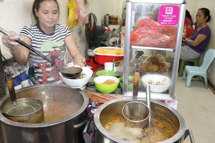 HANOI INCREDIBLE STREET FOODIE TOUR (Enjoy traditional Cuisine as the local)