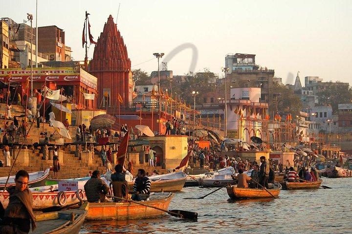 Private Sunrise Boat Ride on the River Ganges in Varanasi