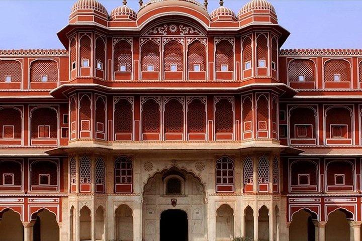 Immersive culture tour of Pune by private car with guide and local lunch
