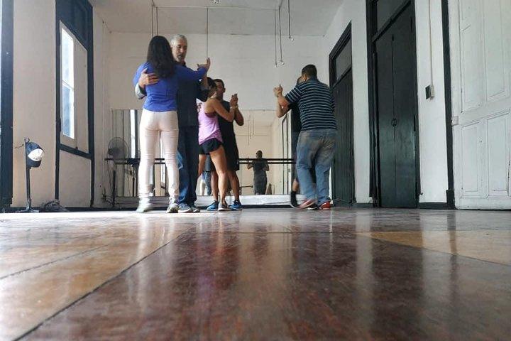 Tango lesson and Milonga tour