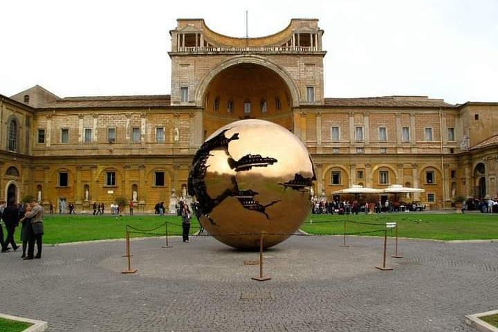Vatican Museum & Sistine chapel Entrance with small Group Tour