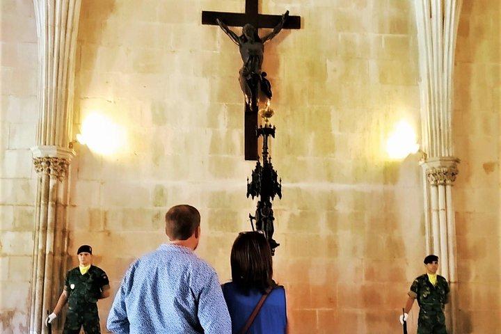 Peniche, Nazaré (big waves), Batalha monestary tour and Óbidos