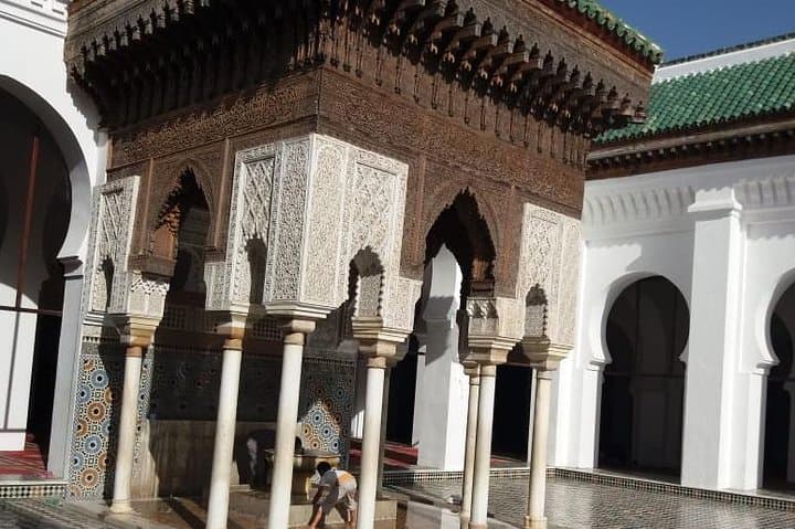 Uncover the mysteries of Fes with a group