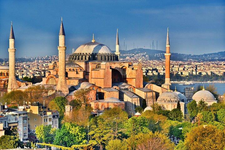 Small Group Istanbul Tour: Hagia Sophia, Blue Mosque & Bazaar