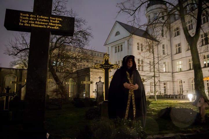 Gruseltour Berlin Haunted Ghost Walk 90-minute in German
