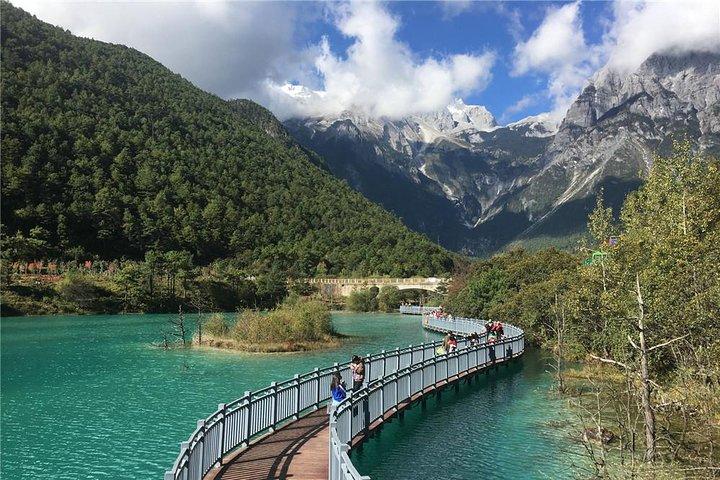 Private Tour: Jade Dragon Snow Mountain and Yuhu Village from Lijiang