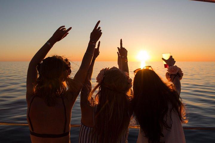 Sunset Boat Party with Djs - Float Your Boat