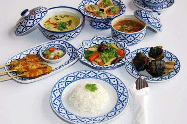 Thai Classical Dance with Thai Set Dinner & Calypso Cabaret Show