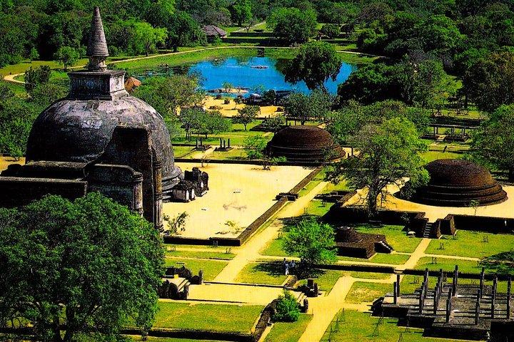 Private Day Tour Of Anuradhapura and Avukana From Colombo