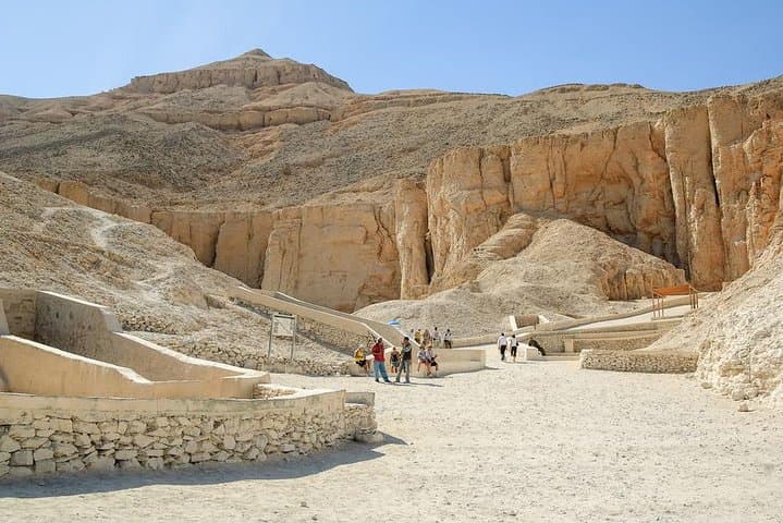 Private Full-Day Tour of the East & West Banks from Luxor with King Tut's Tomb