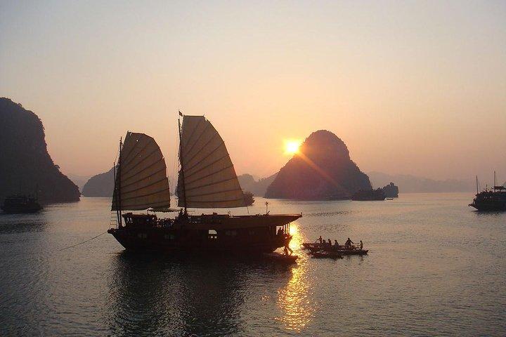 Hanoi - Hoa Lu -Tam Coc -Halong Bay 5days/4nights