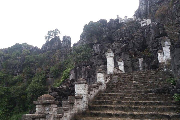 Hoa Lu & Mua Cave Tour with Lunch From Hanoi