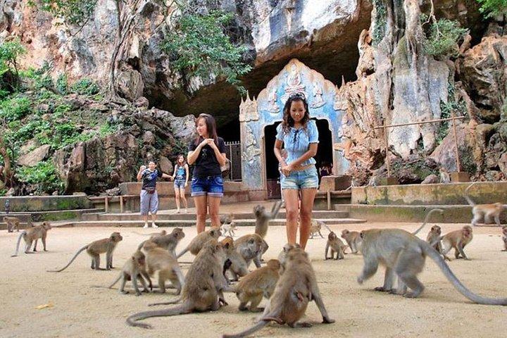 James Bond Island Sightseeing(No Canoeing) Tour by Longtail Boat from Phuket