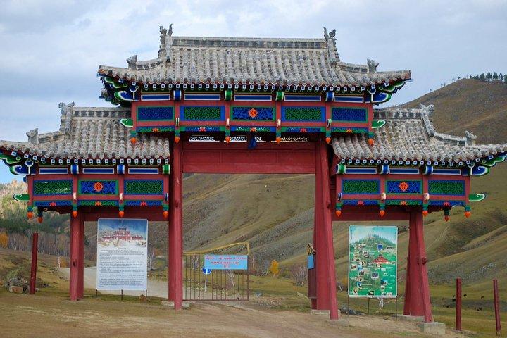 Day Coach Tour of Aglag Buteel Monastery and Meditation Center Including Lunch