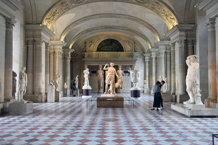 Paris Murders and Mysteries semi-private tour of the Louvre