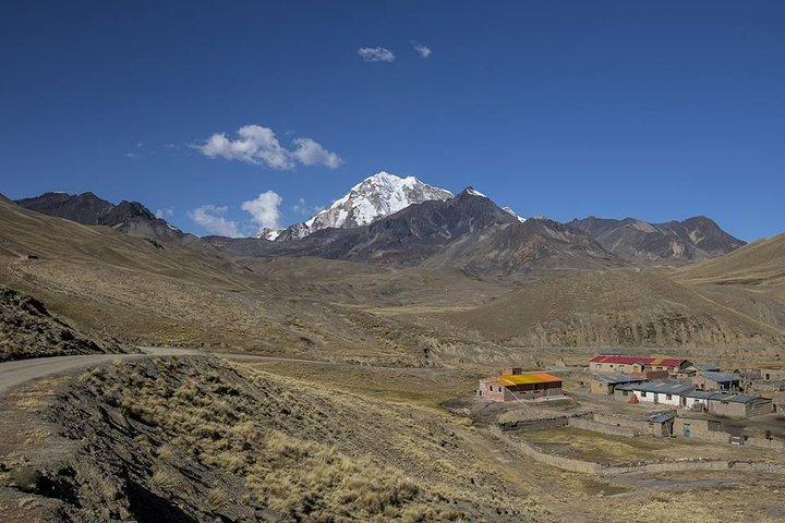 CONDORIRI Mountain Range and Lagoons Full day Trekking. Spanish guide.