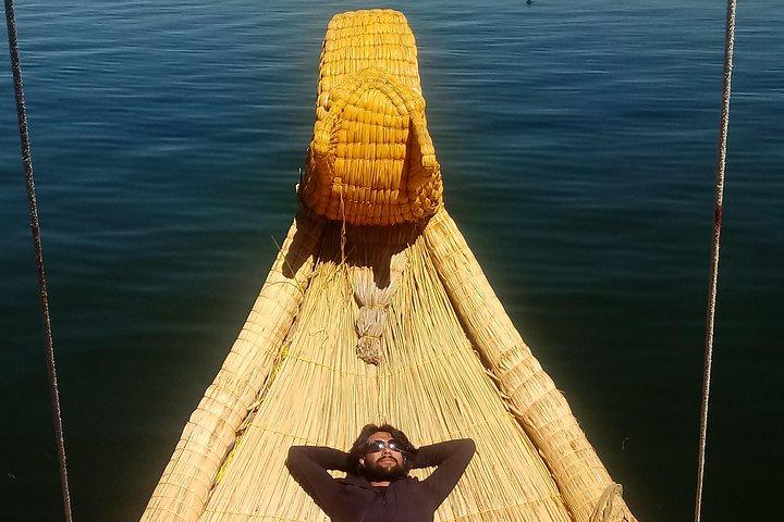EL Lago Titikaka ( Navegando en las Balsas de Totora )