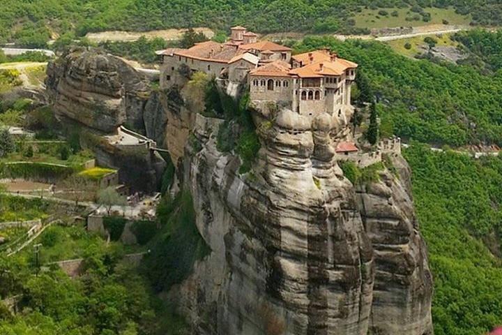 The Extraordinary Suspended Rocks, Meteora in a day tour