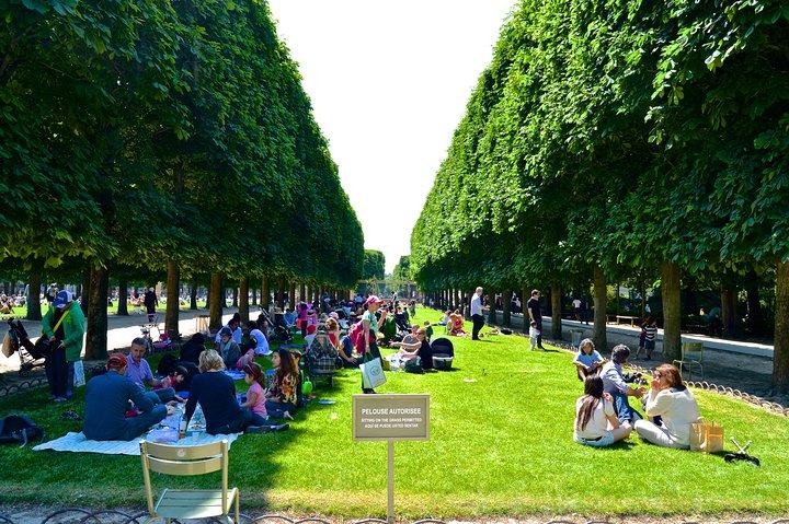 Paris Luxembourg Gardens Highlights Small-Group Walking Tour