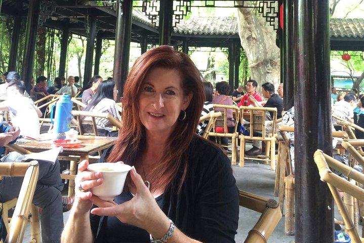 Private Half Day Chengdu Walking Tour including Teahouse and Street Food