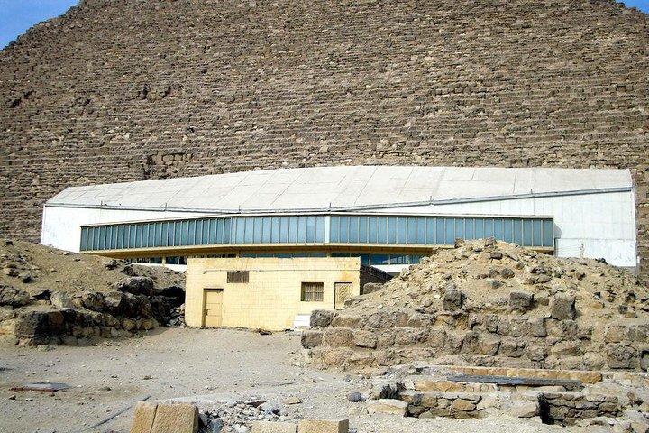 Cairo: Great Pyramids, Sphinx, Valley Temple and Boat Museum