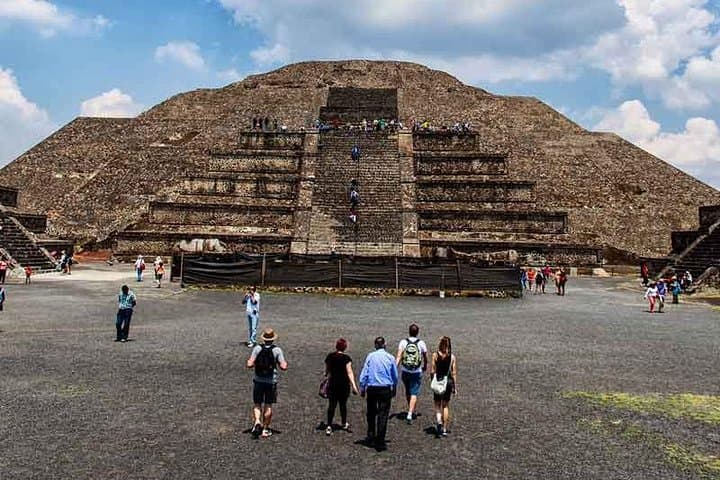 2D: Frida Kahlo Museum(No tiket) & Xochimilco Basílica & Pyramids