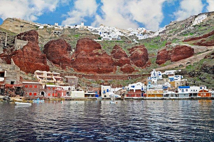 Thirassia Island: 6hr Private Tour with Lunch from Santorini