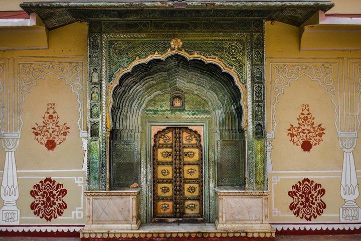 Full-day Jaipur Private Sightseeing Tour by Car with Guide