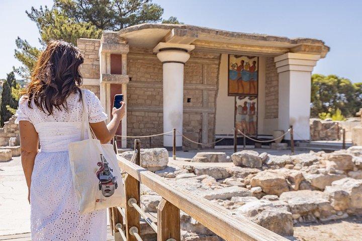 Knossos Palace: Self-Guided Audio Tour on your Phone (without ticket)