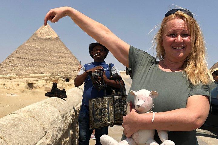 Low- Cost Guiding Tour to Pyramids of Giza & Sphinx