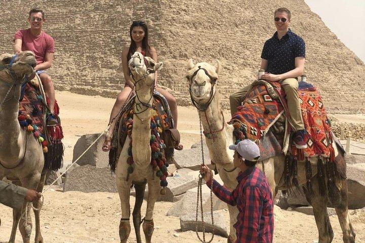 Low- Cost Guiding Tour to Pyramids of Giza & Sphinx