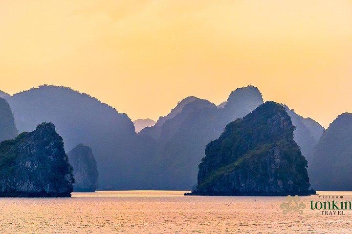 Halong bay luxury cruise 2D/1N: Kayaking, Swimming, Titop island & Surprise cave