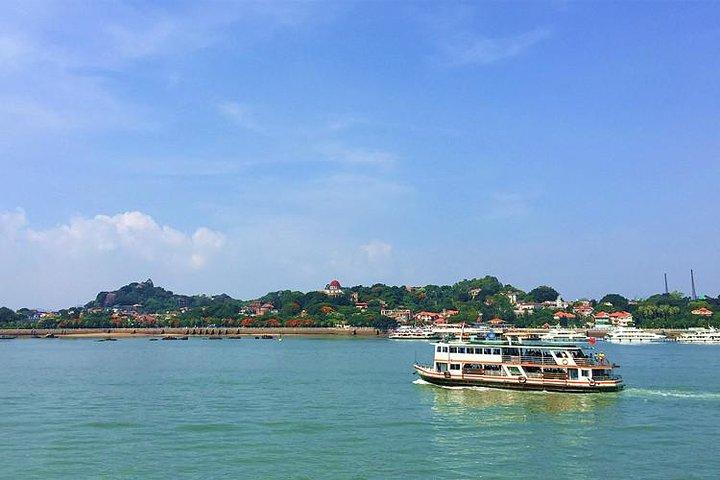 Flexible Private Xiamen Layover Tour with Meal