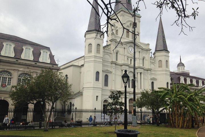 Pub Crawl: New Orleans Drunk History Ghost Tour with EMF Meter