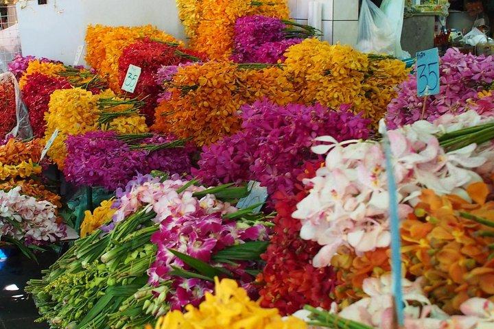 Explore Bangkok: Guided City and Temple Tour