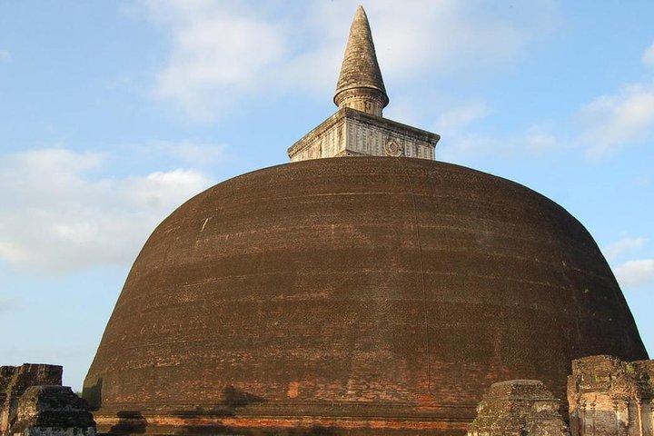 Private Day Trip to Anuradapura Ancient City from Colombo/Negombo