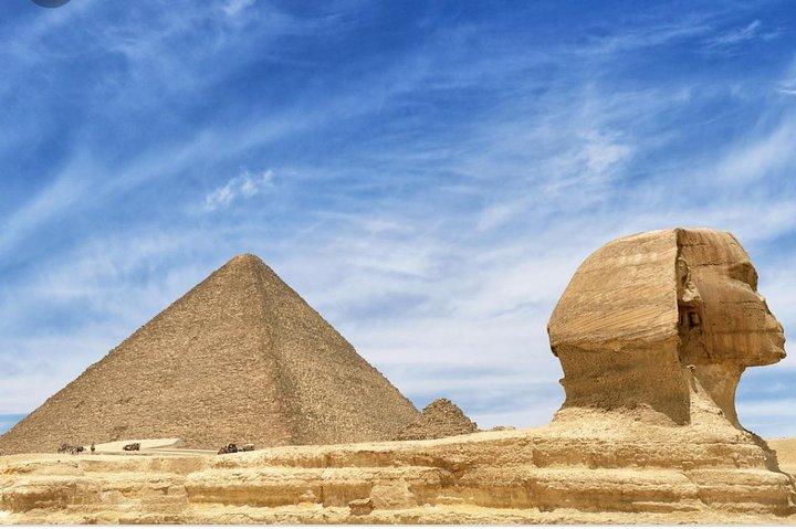 Private Tour to The Pyramids Egyptian Museum & Bazaar from Cairo