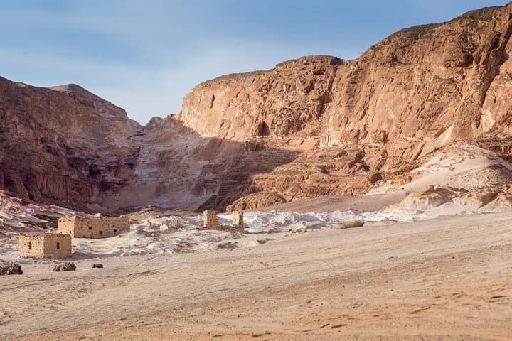 2-Day White & Black Desert Safari from Cairo Camp Underthe Stars