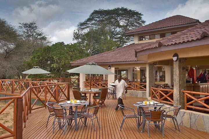 4-Day Safari At Amboseli NP- Tsavo West NP-Tsavo East NP.