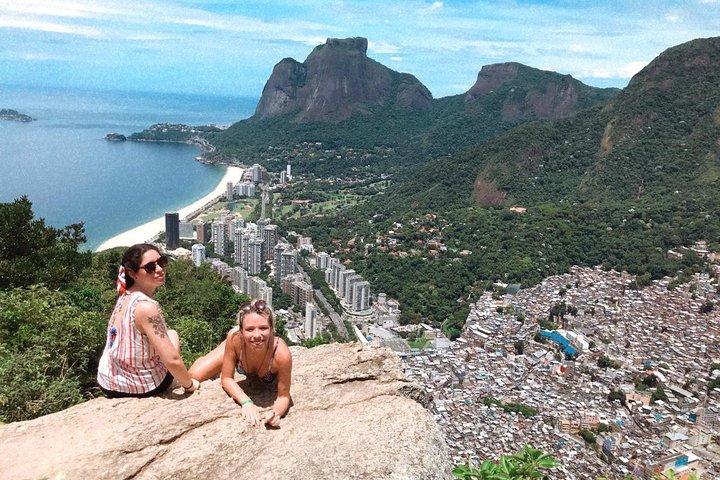 Hikking the Favela + Morro Dois Irmaos!