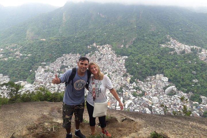 Hikking the Favela + Morro Dois Irmaos!