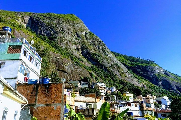 Hikking the Favela + Morro Dois Irmaos!