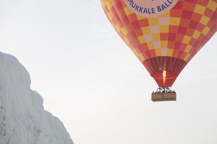 Pamukkale: Sunrise Balloon Flight Above Travertines & Ruins