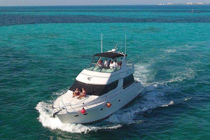 Playa Mujeres rent a Yacht 4hrs with Food and drinks aboard CA55