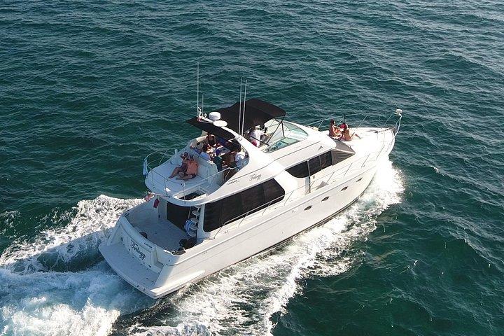 Playa Mujeres rent a Yacht 4hrs with Food and drinks aboard CA55