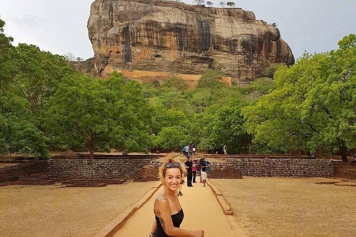 Sri Lanka budget tour package 8 days with driver,vehicle and H/B accommodations.